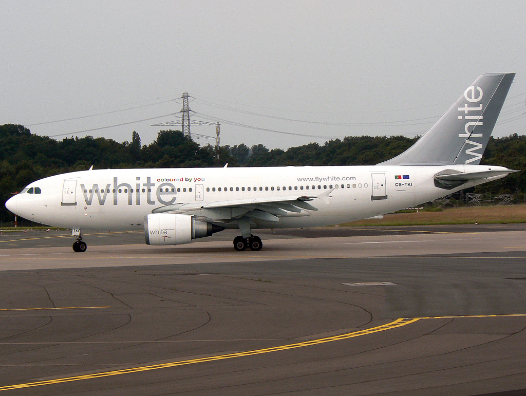 White A-310 CS-TKI beim Line Up auf 23L in DUS / EDDL / Düsseldorf am 27.06.2007