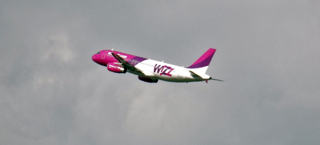 Wizz Air, HA-LPE, Airbus, A320-232, 27.12.2009, BGY,Hungary, Budapest
