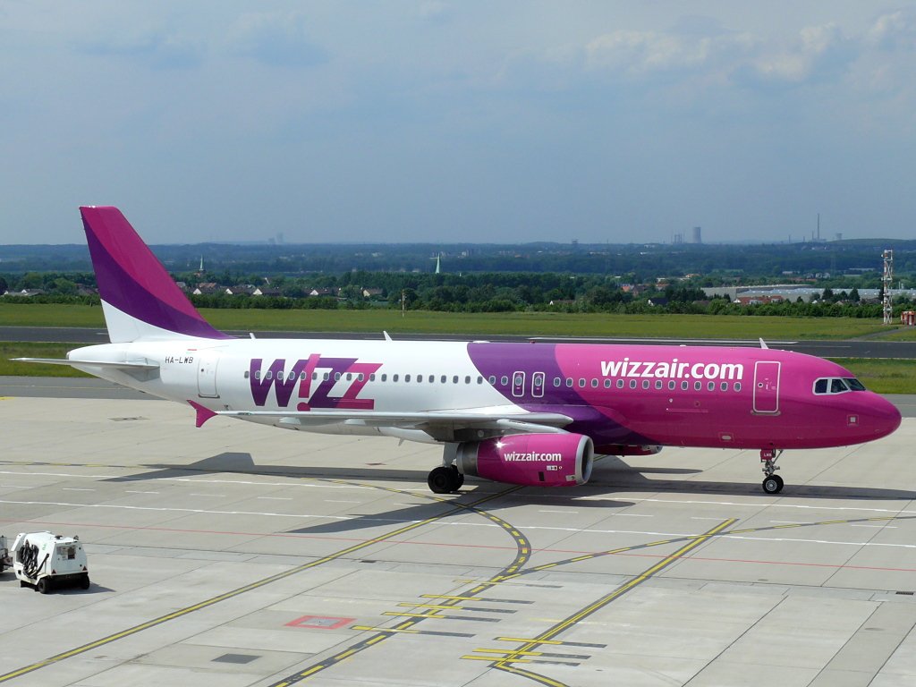Wizz Air; HA-LWB; Airbus A320-232. Flughafen Dortmund. 06.06.2010.