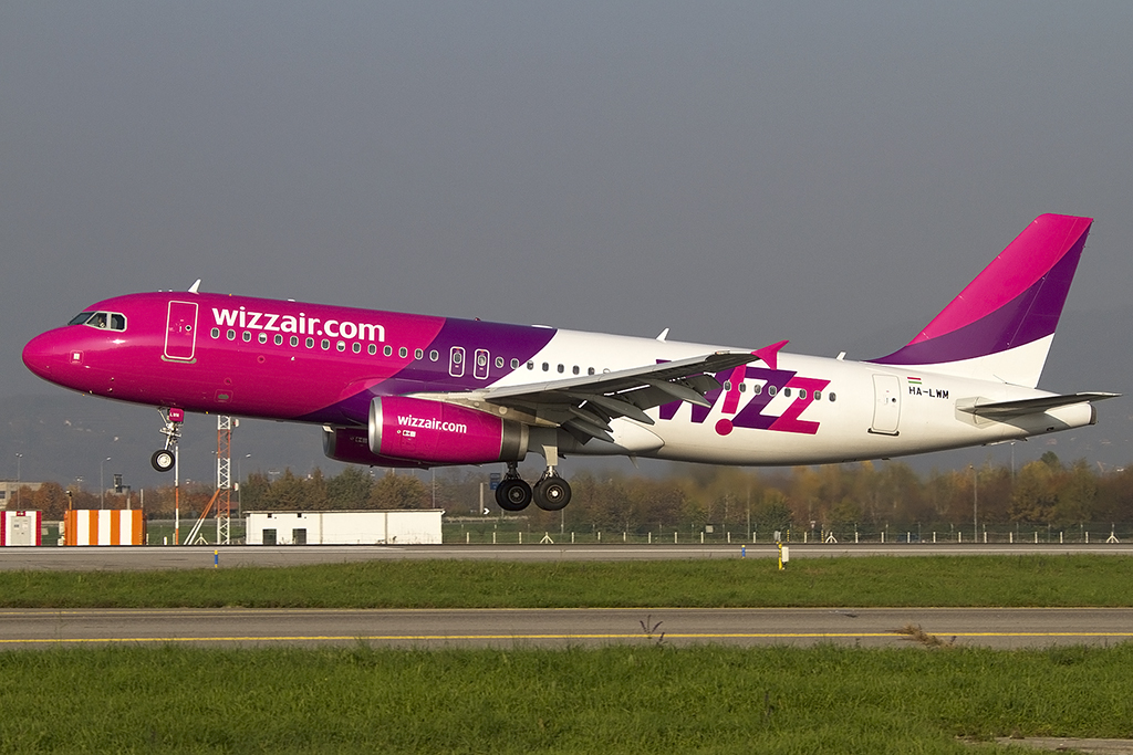 Wizz Air, HA-LWM, Airbus, A320-232, 16.11.2012, BGY, Bergamo, Italy 





