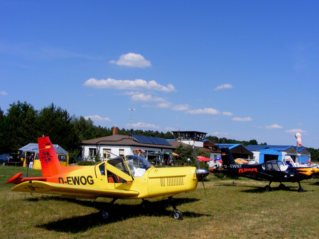 Zlin 42 D-EWOG (ex. DDR-WOG) auf dem Flugplatz Oehna/Zellendorf (EDBO) beim Zlin Treffen am 4.6.2011