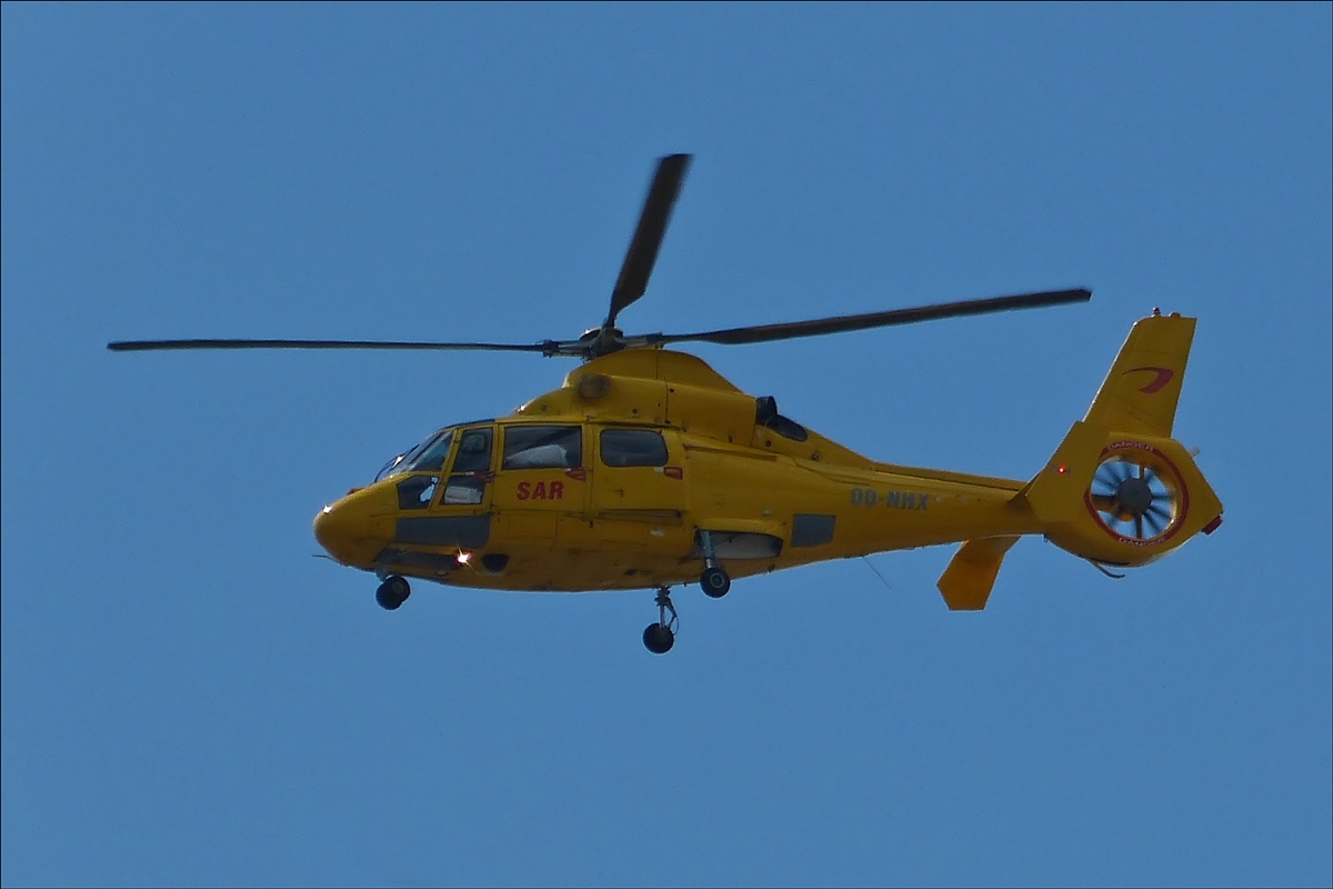 . 00-NHX  SAR Hubschrauber Aerospatiale AS 365 N3 Dauphin II aufgenommen am 04.05.2016 in Leeuwarden(NL)