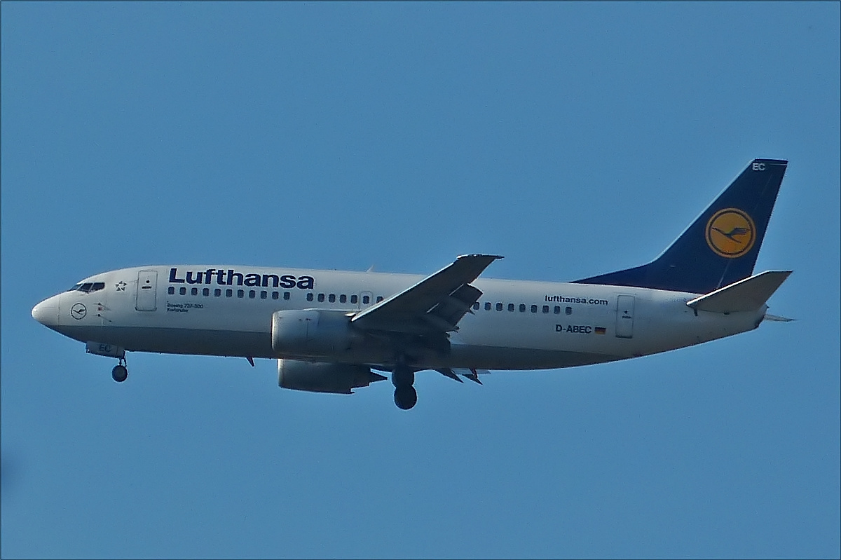 . D-ABEC  Lufthansa Boeing 737-330 aufgenommen beim Landeanflug nahe dem Flughafen Stuttgard.  29.08.2016 (Hans)