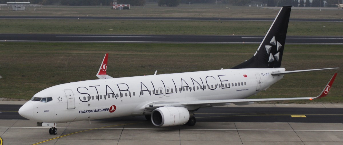 13.10.15 @ TXL / Turkish Airlines Boeing 737-8F2(WL) TC-JFH  Star Alliance 