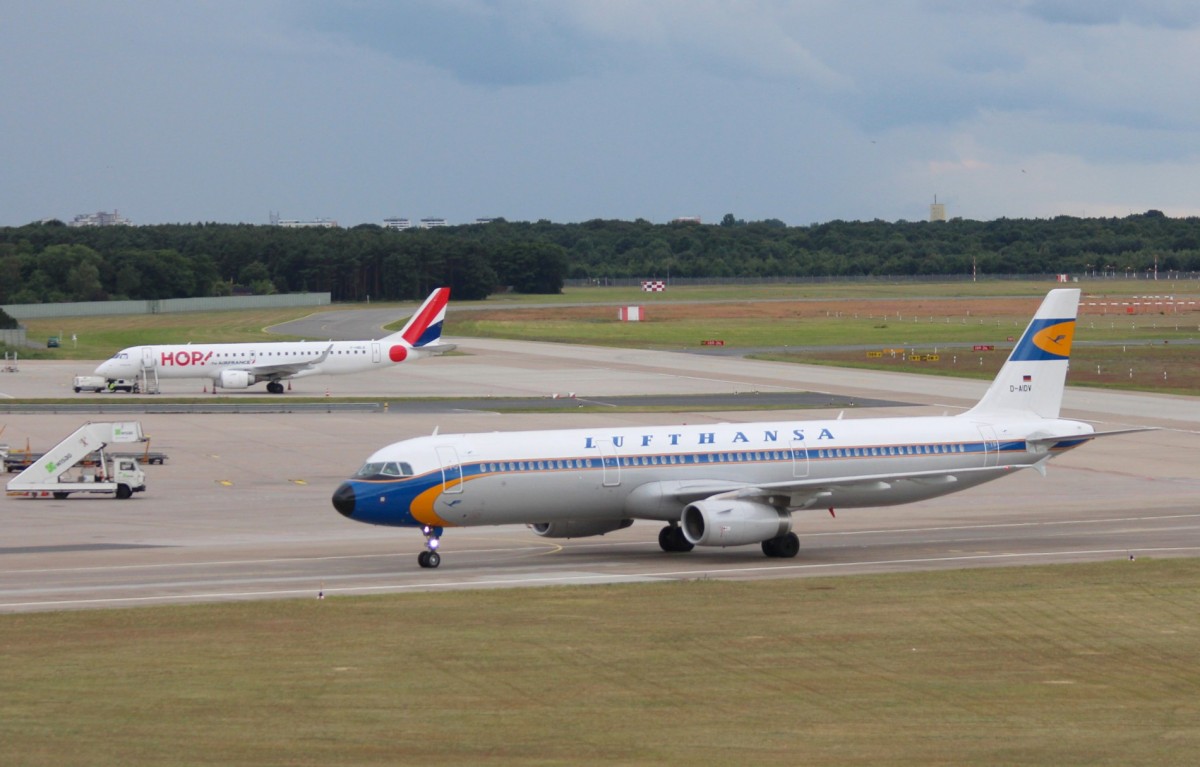 24.6..2014 Berlin-Tegel. LH 194 FRA-TXL / Airbus 321-231 D-AIDV der Lufthansa auf dem Weg zum Gate.