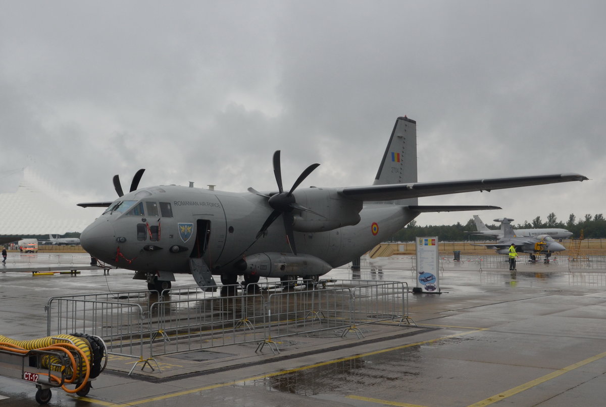 2704 Romanian AIR Force  Alenia C-27 J Spartan  steht auf der  Nato  Air Base  in Geilenkirchen.  Am 01.07.2017 .