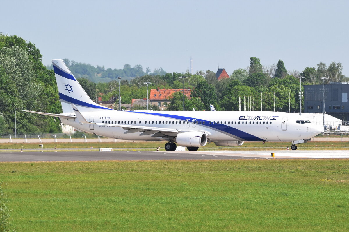 4X-EHA , El Al Israel Airlines , Boeing 737-958ER(WL) , Berlin-Brandenburg  Willy Brandt  , BER , 18.05.2022 ,