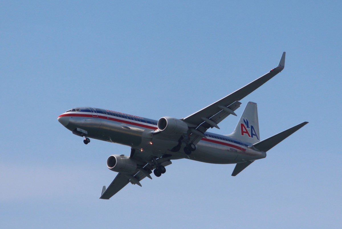 6.10.2013 Washington, DC. American Airlines N889NN im Anflug auf den Ronald Reagan Airport