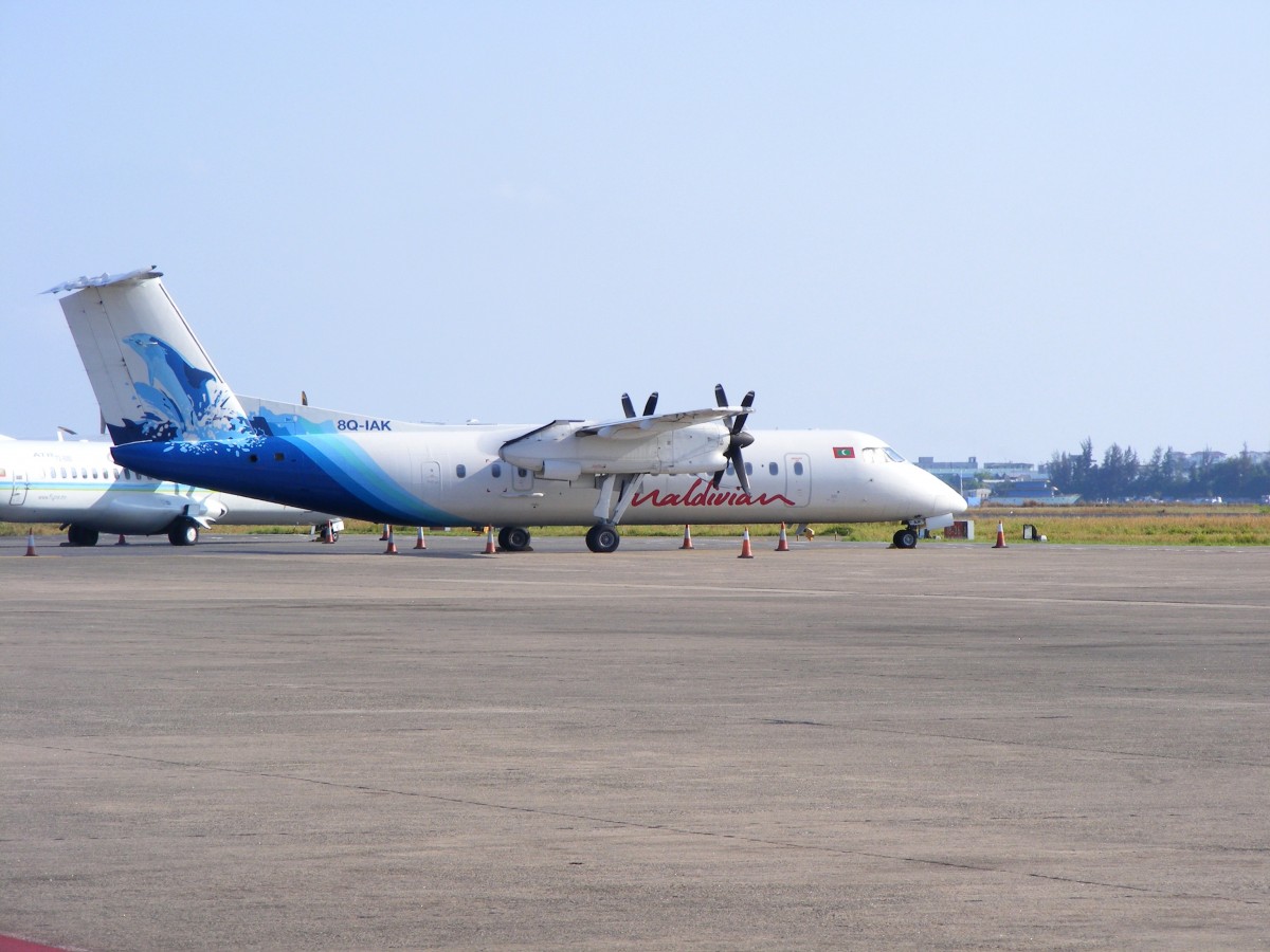 8Q-IAK, Dash 8, Maldivian, Male International Airport (MLE) 10.3.2015