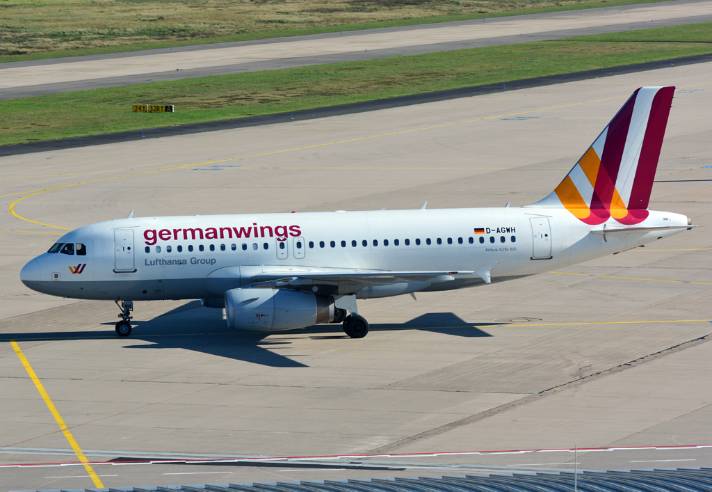 A 319-100 Germanwings D-AGWH - taxy at CGN - 19.10.2014