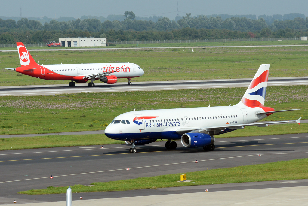 A 319-131 British Airways G-EUPK und auf der Startbahn die A 321-211 D-ALSC der Air Berlin in Düsseldorf - 04.09.2014