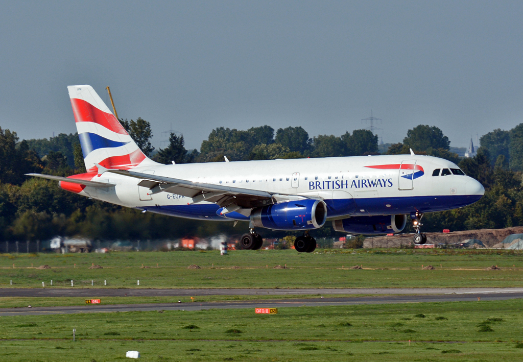 A 319-131 der British Airways, G-EUPR, kurz vor`m Aufsetzen in DUS - 01.10.2015 