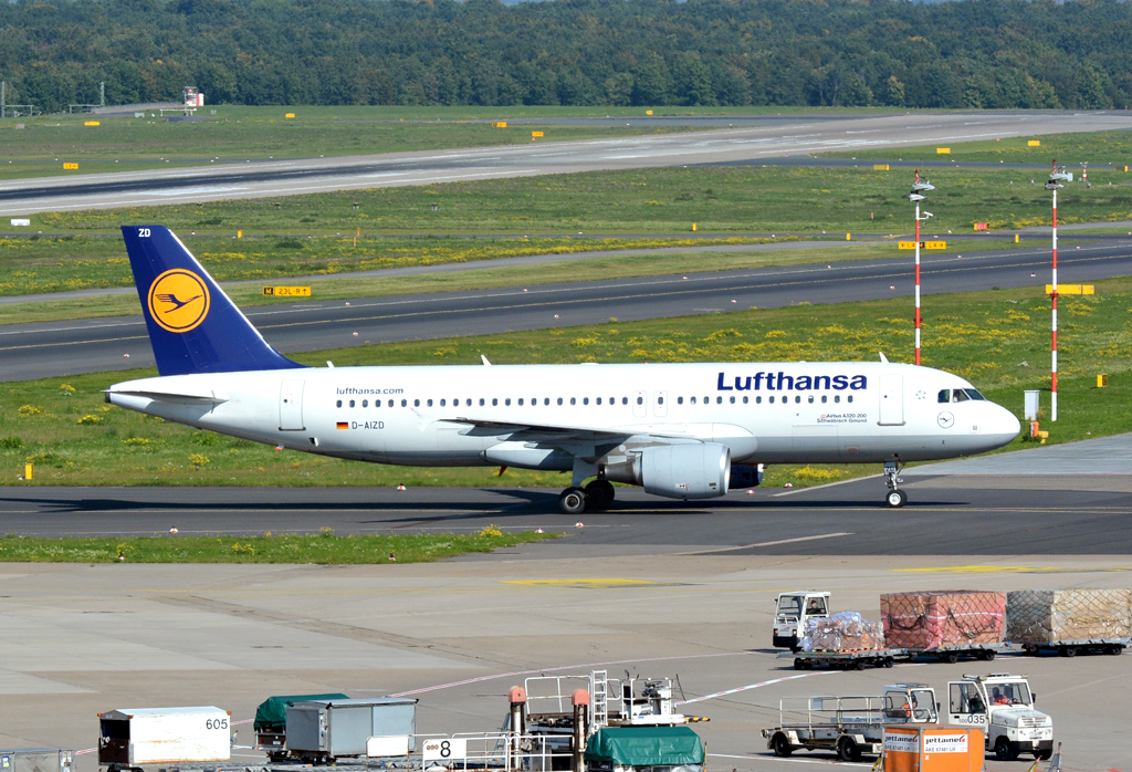 A 320-200 D-AIZD Lufthansa  Schwäbisch Gmünd , taxy in DUS - 01.10.2015
