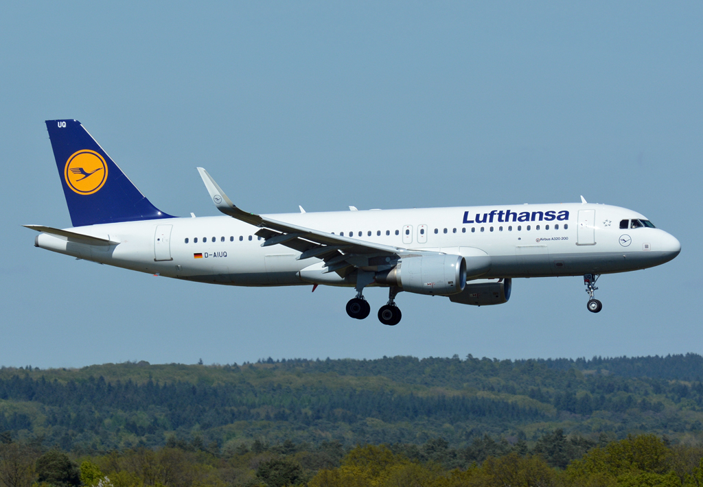 A 320-200 Lufthansa D-AIUQ, short final in CGN - 05.05.2016+