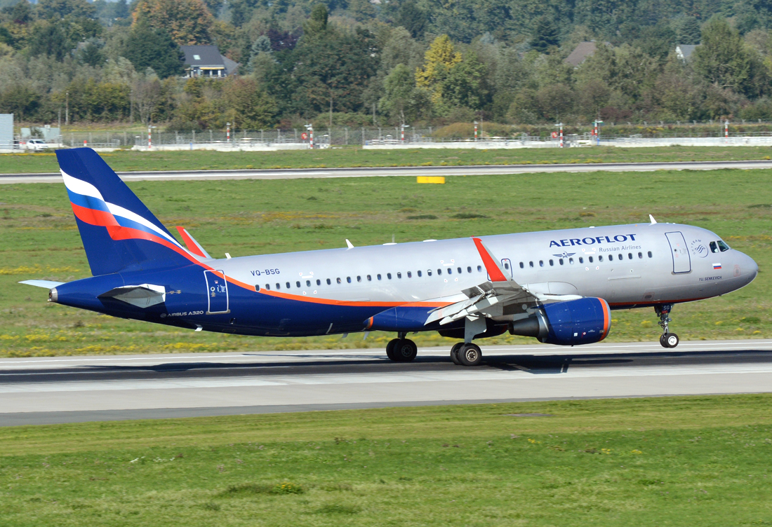 A 320-214 Aeroflot, VQ-BSG, beim Aufsetzen in DUS - 01.10.2015