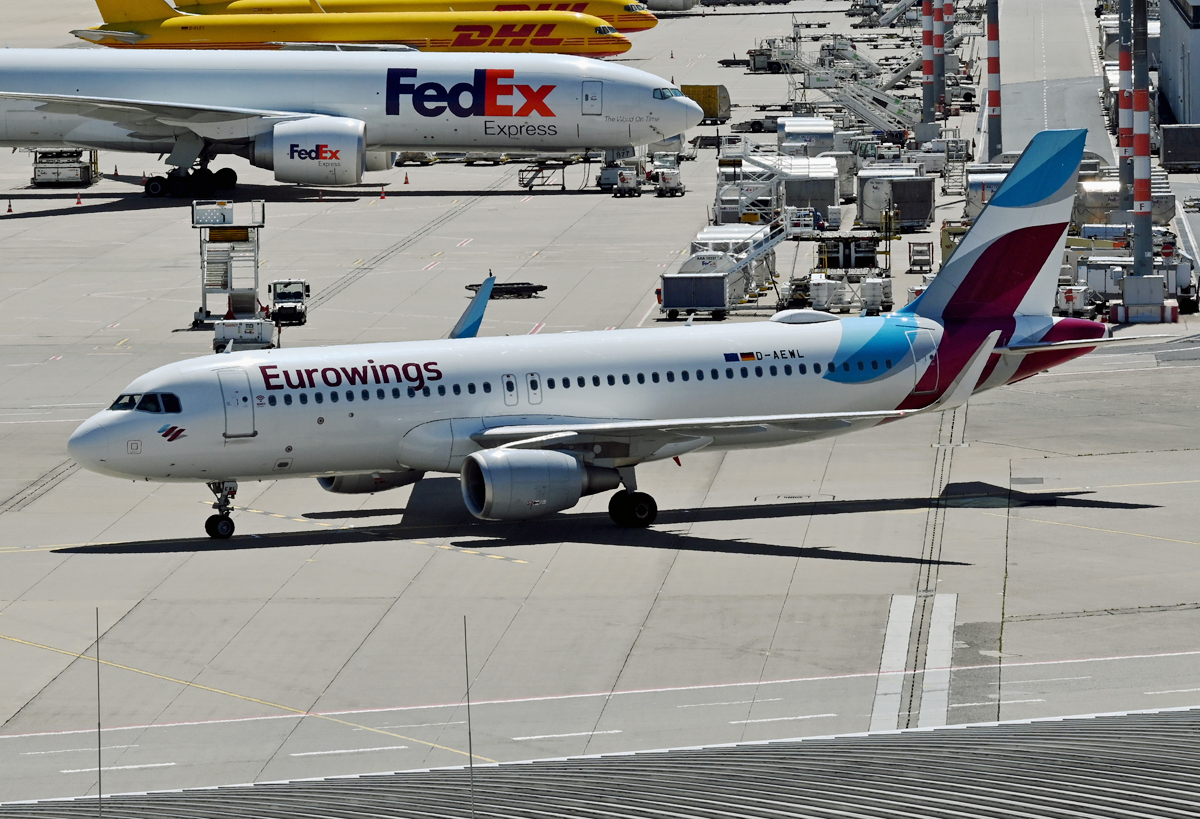 A 320-214, D-AEWL Eurowings taxy in CGN - 04.07.2022