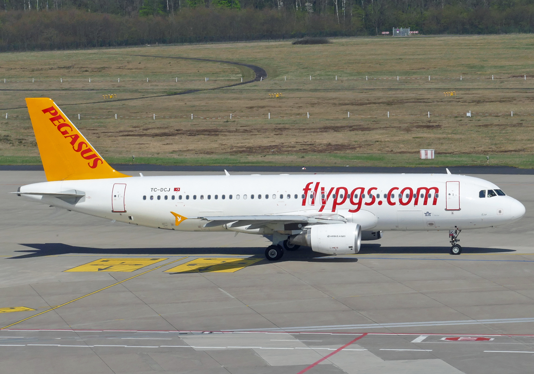 A 320-214 Pegasus-Airlines, TC-DCJ, taxy in CGN 09.04.2017