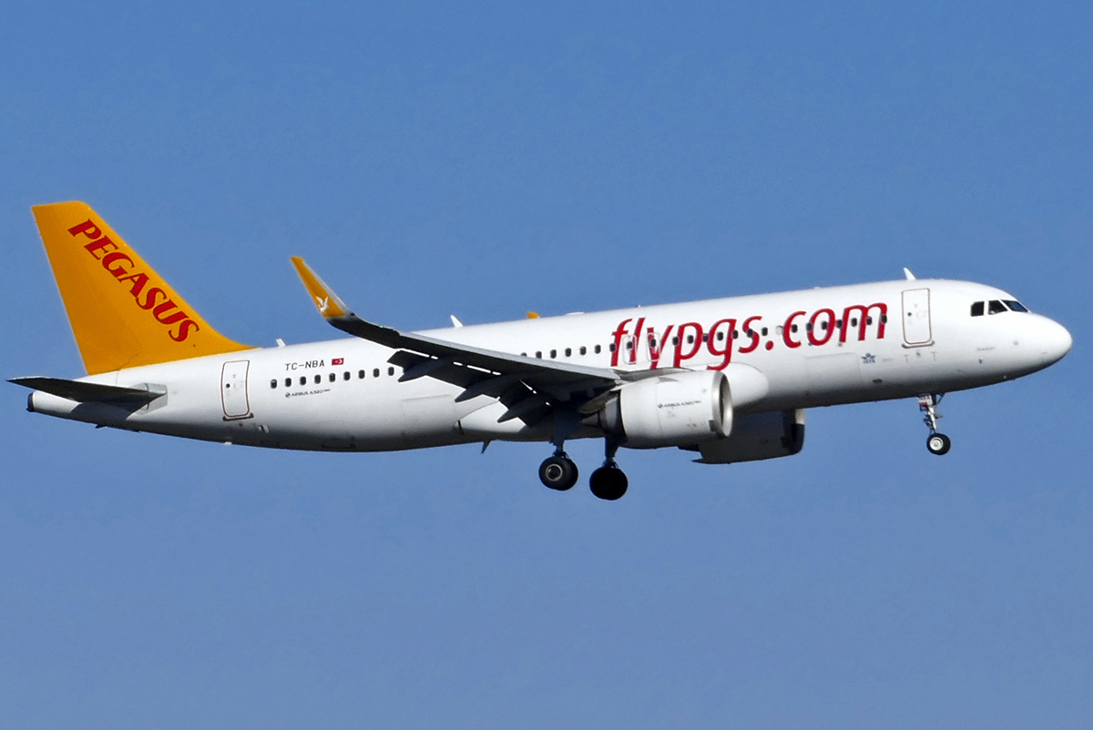 A 320-251 Pegasus Airlines, TC-NBA final in CGN - 25.02.2018