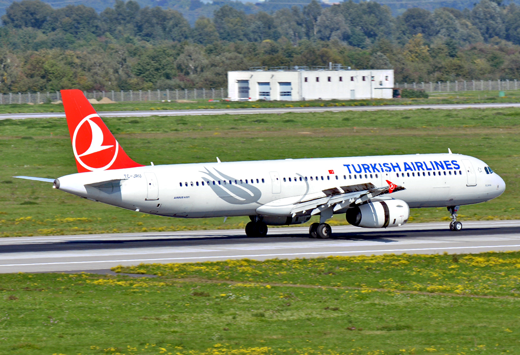 A 321-231 Turkish Airlines, TC-JRU, landing in DUS - 01.10.2015