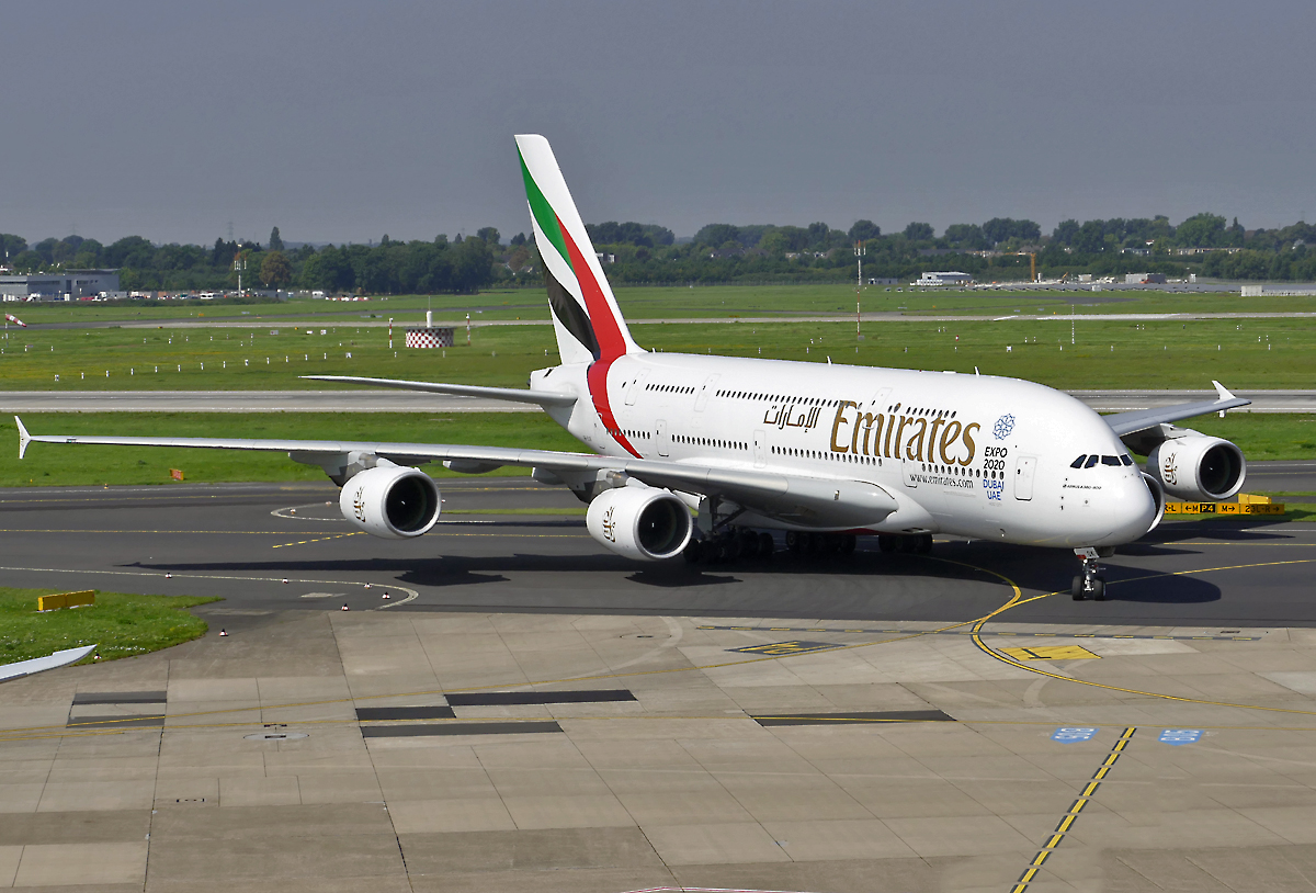 A 380-800 Emirates, A6-EOK, taxy in DUS - 29.08.2017