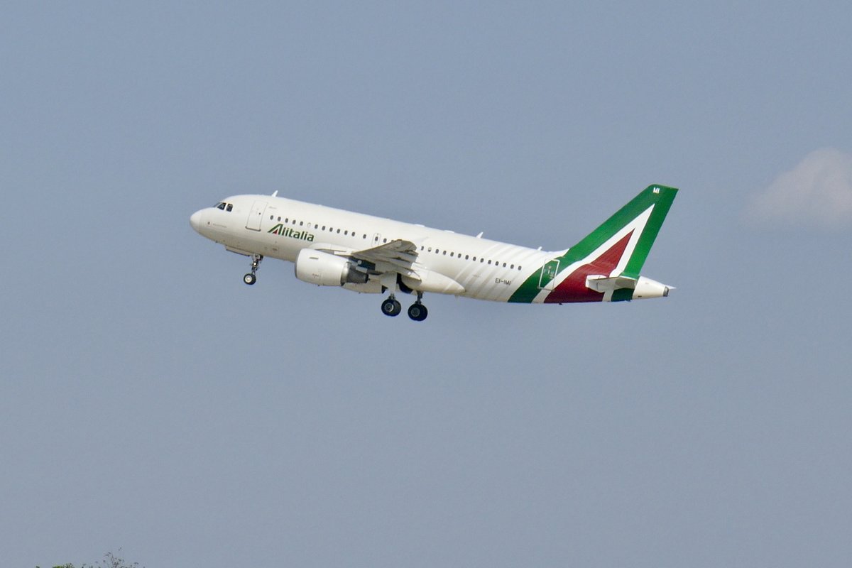 A319-112 EI-IMI der Alitalia am 15.9.18 nach dem Start in Zürich.