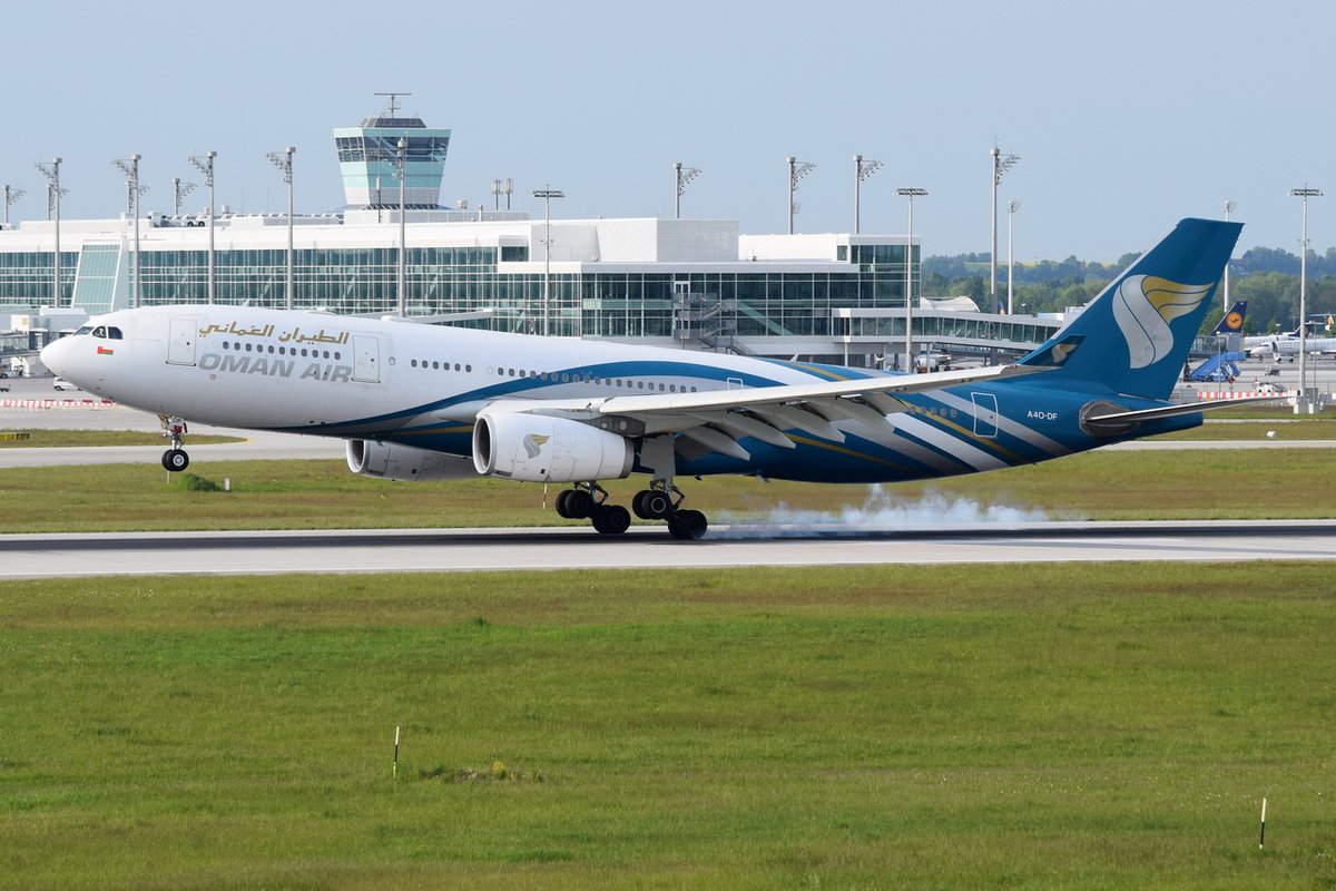 A40-DF Oman Air Airbus A330-243   bei der Landung am 18.05.2016 in München