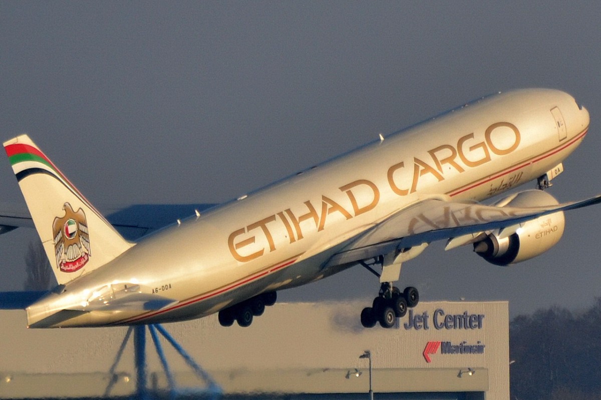 A6-DDA Etihad Cargo Boeing 777-FFX    08.03.2014
Amsterdam-Schiphol