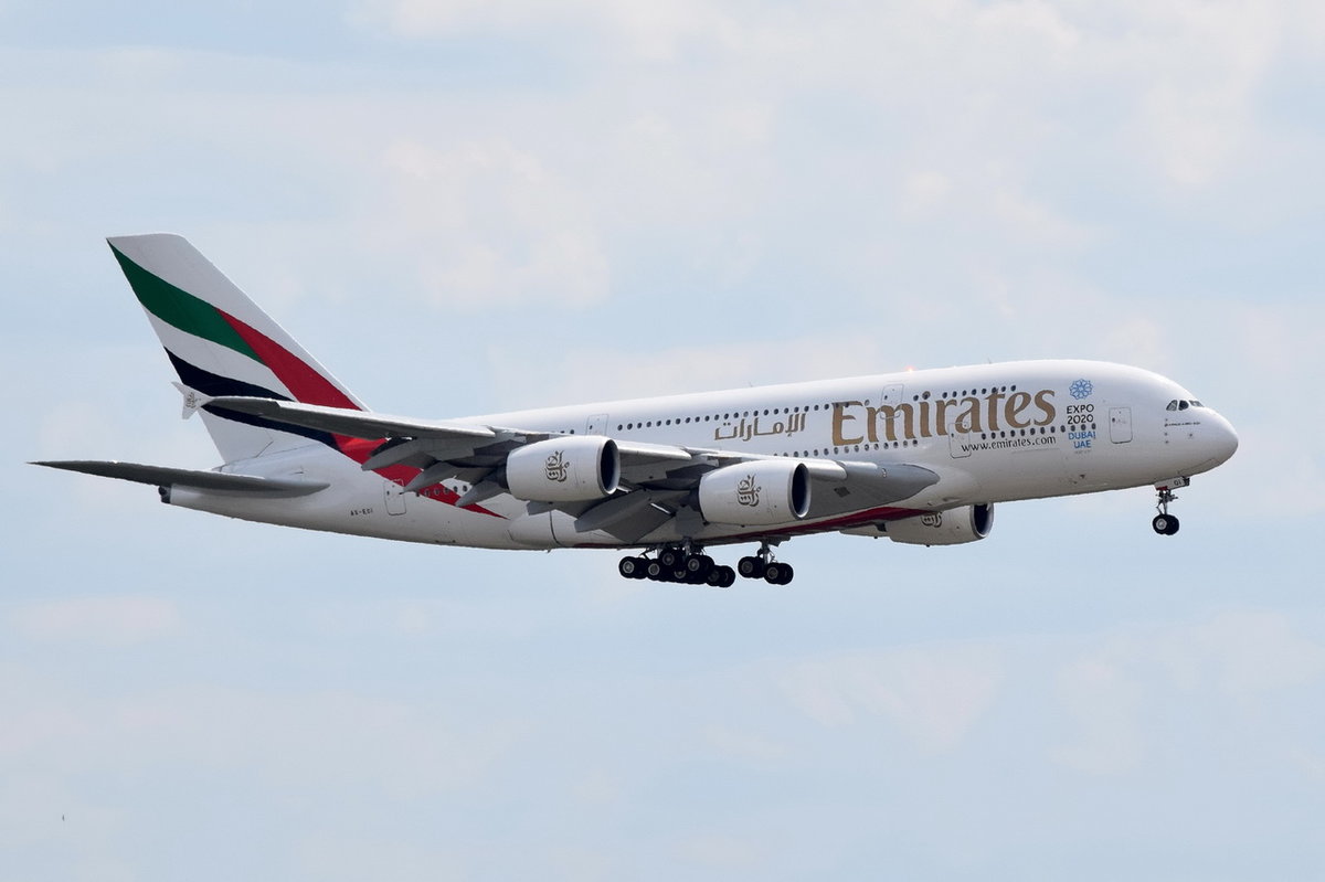 A6-EOI Emirates Airbus A380-861  beim Landeanflug in Frankfurt am 01.08.2016