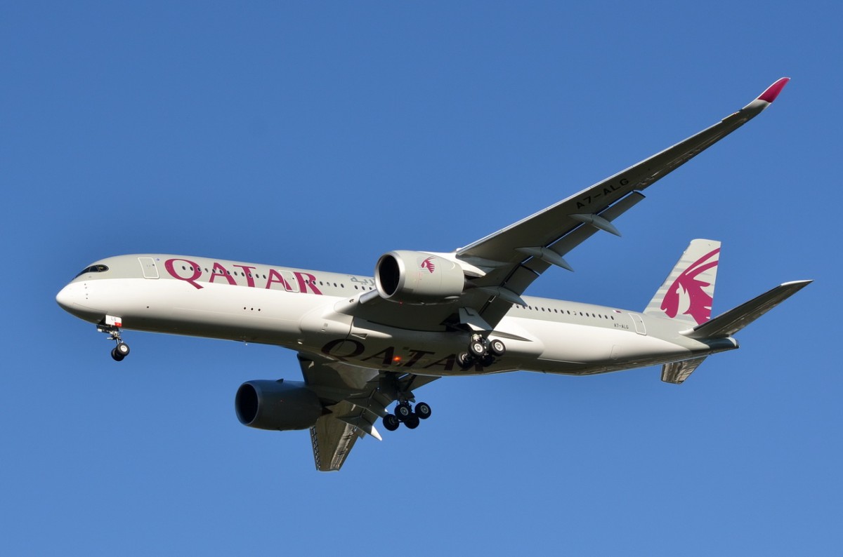 A7-ALG Qatar Airways Airbus A350-941   am 06.12.2015 beim Anflug auf München