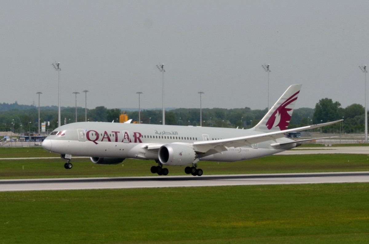 A7-BCE Qatar Airways Boeing 787-8 Dreamliner  bei der Landung in München  12.05.2015