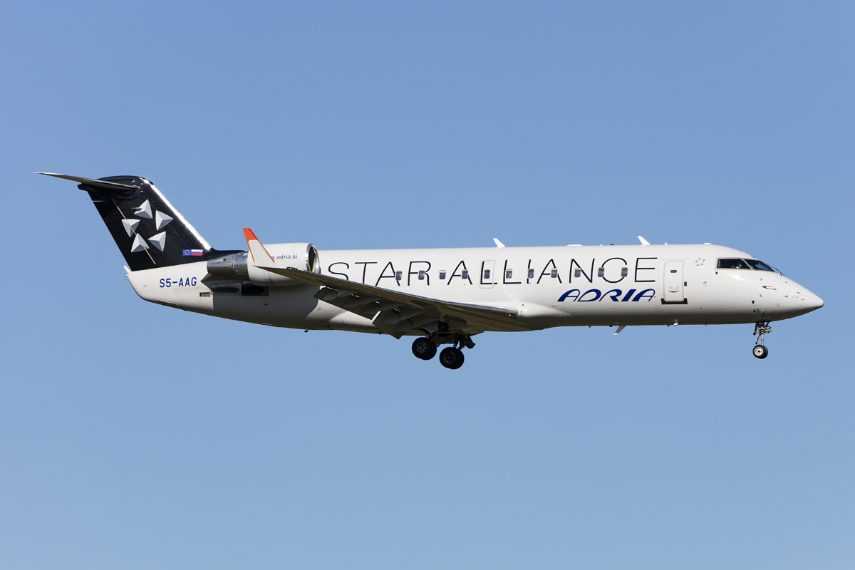 Adria Airways, S5-AAG, Bombardier, CRJ-200, 03.10.2016, ZRH, Zürich, Switzerland




