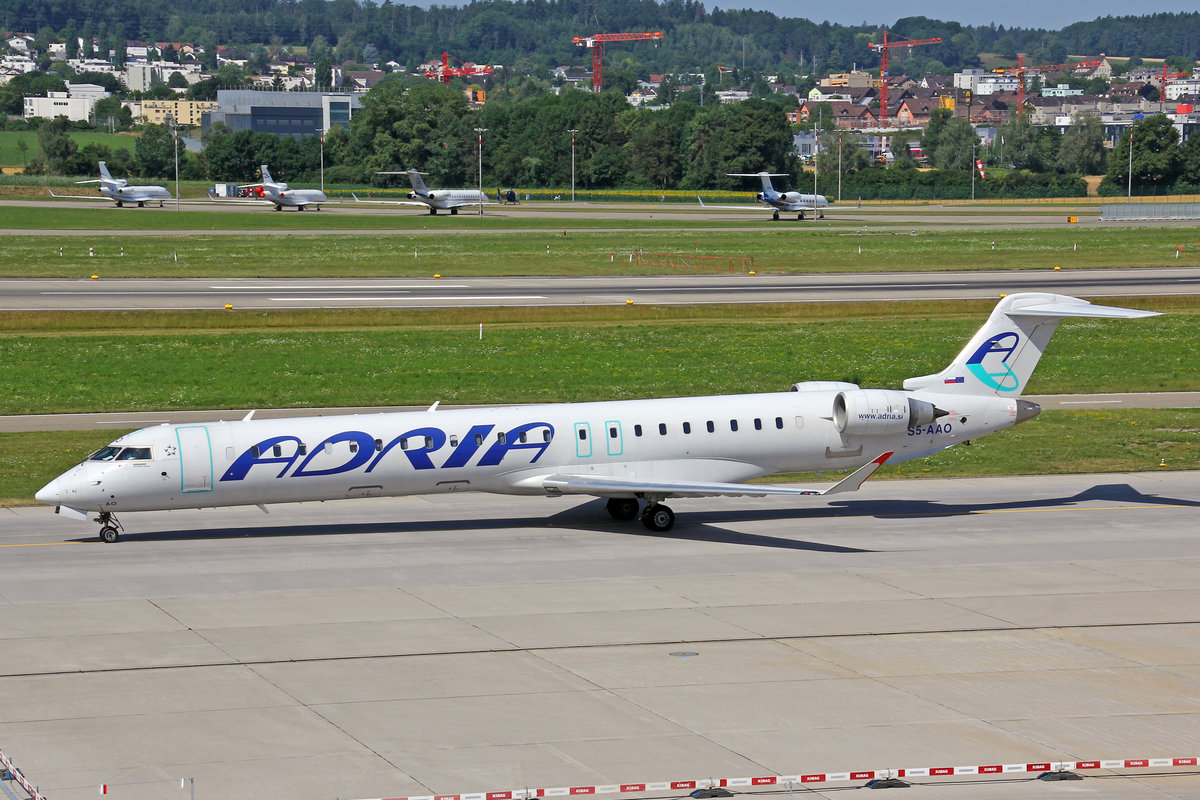 Adria Airways, S5-AAO, Bombardier CRJ-900LR, 08.Juli 2017, ZRH Zürich, Switzerland.