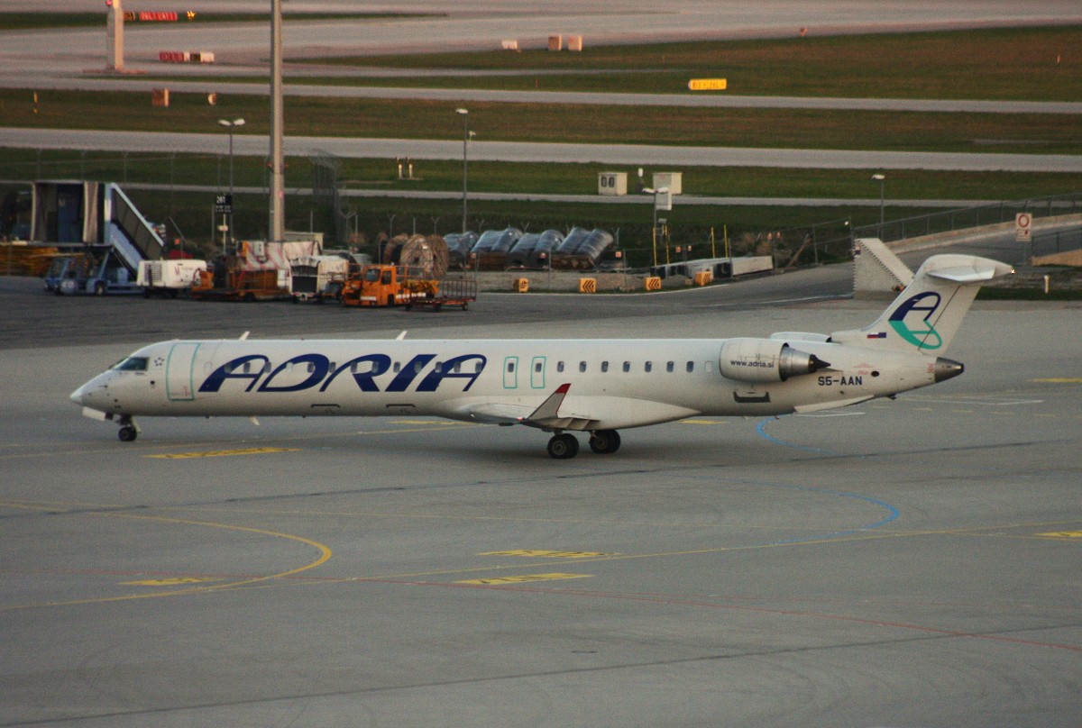 Adria,S5-AAN,(c/n15207),Canadair Regional Jet CRJ-900LR,21.04.2015,MUC-EDDM,München,Germany