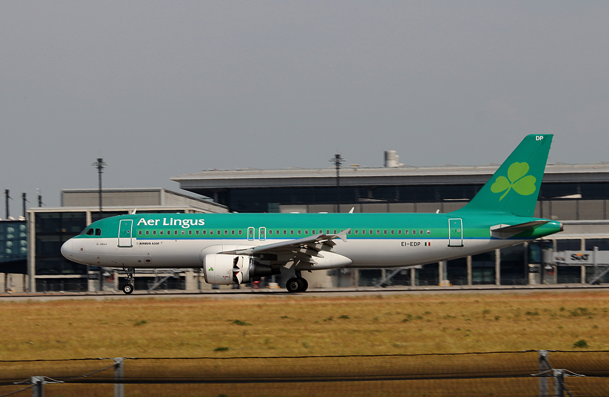 Aer Lingus A 320-214 EI-EDP nach der Landung in Berlin-Schnefeld(BER) am 06.06.2015
