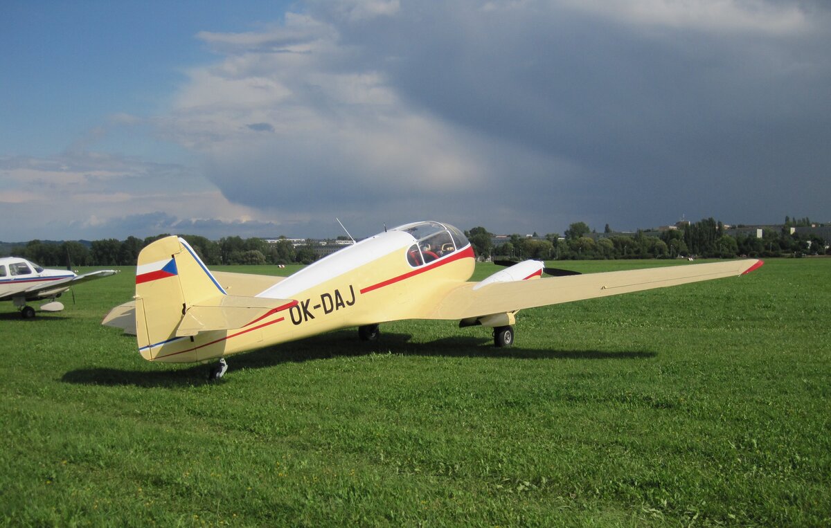 Aero 145 OK-DAJ auf dem Flugplatz Zwickau (EDBI) am 11.08.12