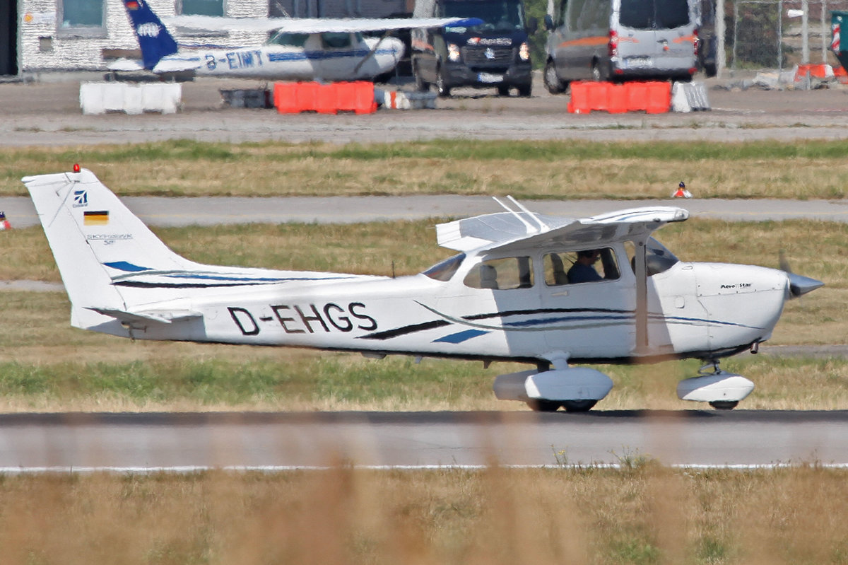 Aero-Beta Flight Training (xx-ABA), D-EHGS, Cessna, 172 S, 10.09.2016, EDDS-STR, Stuttgart, Germany 