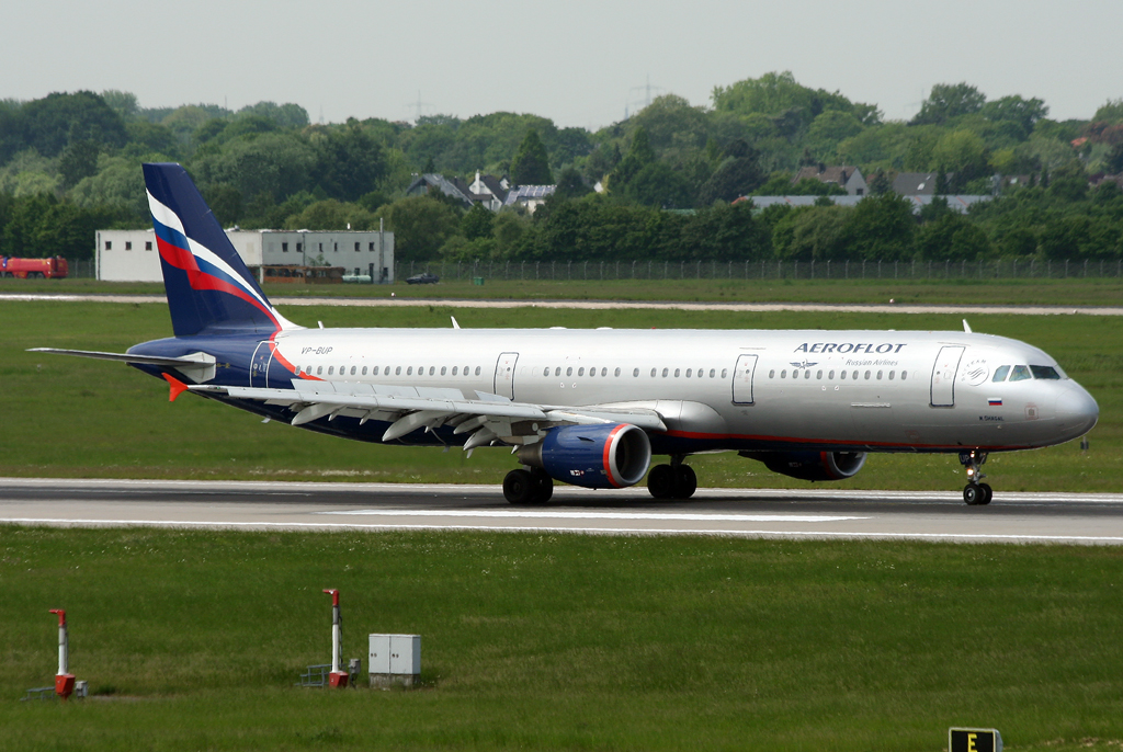 Aeroflot A-321 VP-BUP nach der Landung auf 05R in DUS / EDDL / Düsseldorf am 25.05.2010