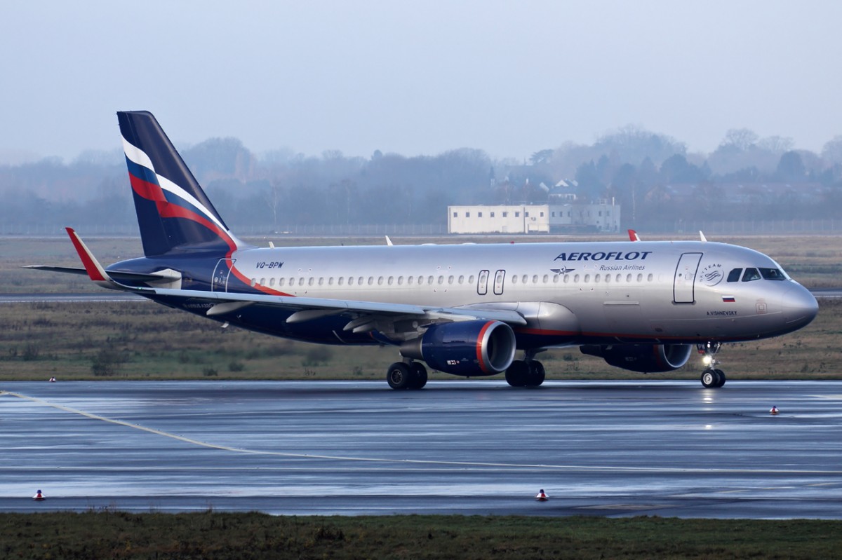 Aeroflot VQ-BPW rollt zum Start in Düsseldorf 26.12.2014
