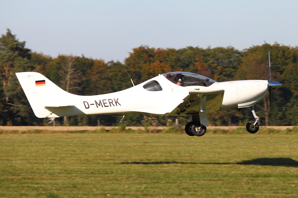 Aerospool WT-9 Dynamic, D-MERK. Segelfluggelände Mönchsheide bei Bad Breisig, 09.10.2021.