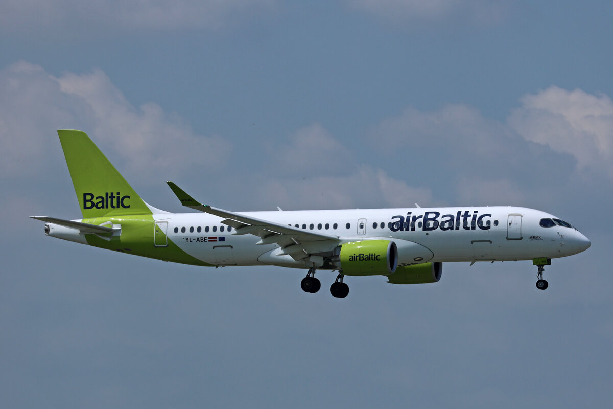 Air Baltic, YL-AAE, Airbus A220-371, msn: 55131, 13.Juli 2023, MXP Milano Malpensa, Italy.