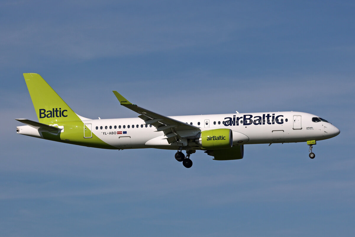 Air Baltic, YL-ABO, Airbus A220-371, msn: 55219, 11.August 2023, ZRH Zürich, Switzerland.