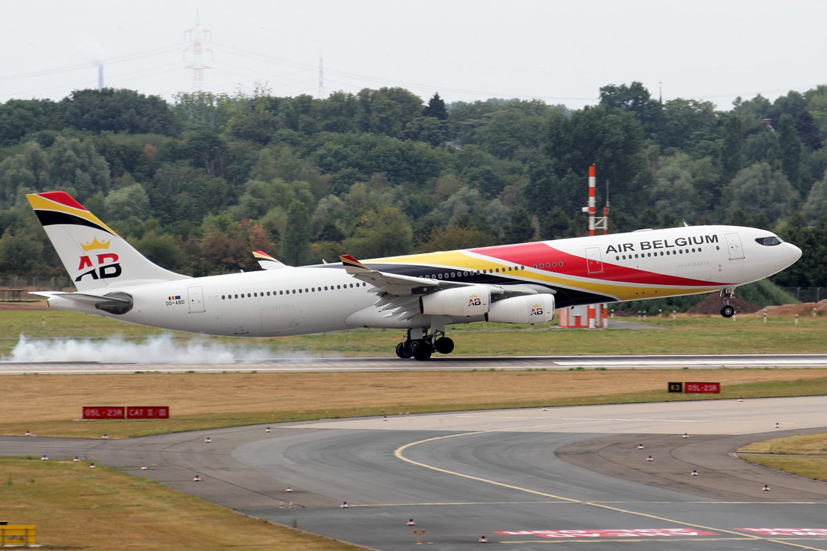 Air Belgium Airbus A340-313E OO-ABD bei der Landung in Düsseldorf 3.8.2019