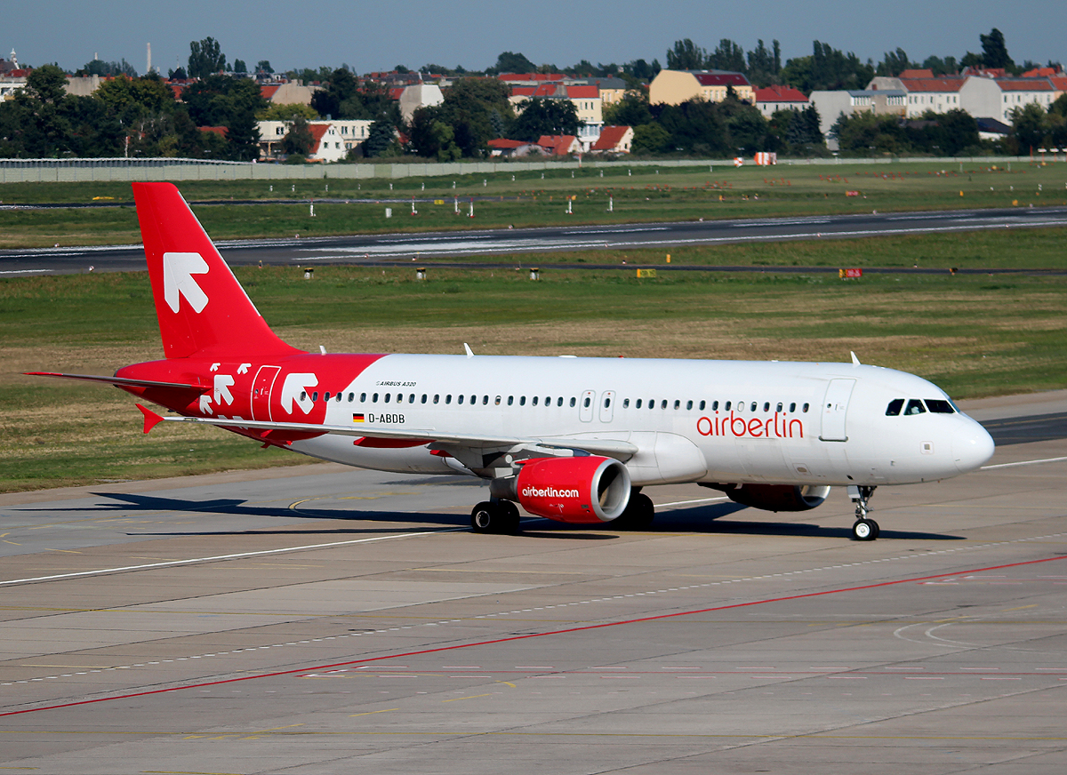 Air Berlin A 320-214 D-ABDB bei der Ankunft in Berlin-Tegel am 06.09.2013