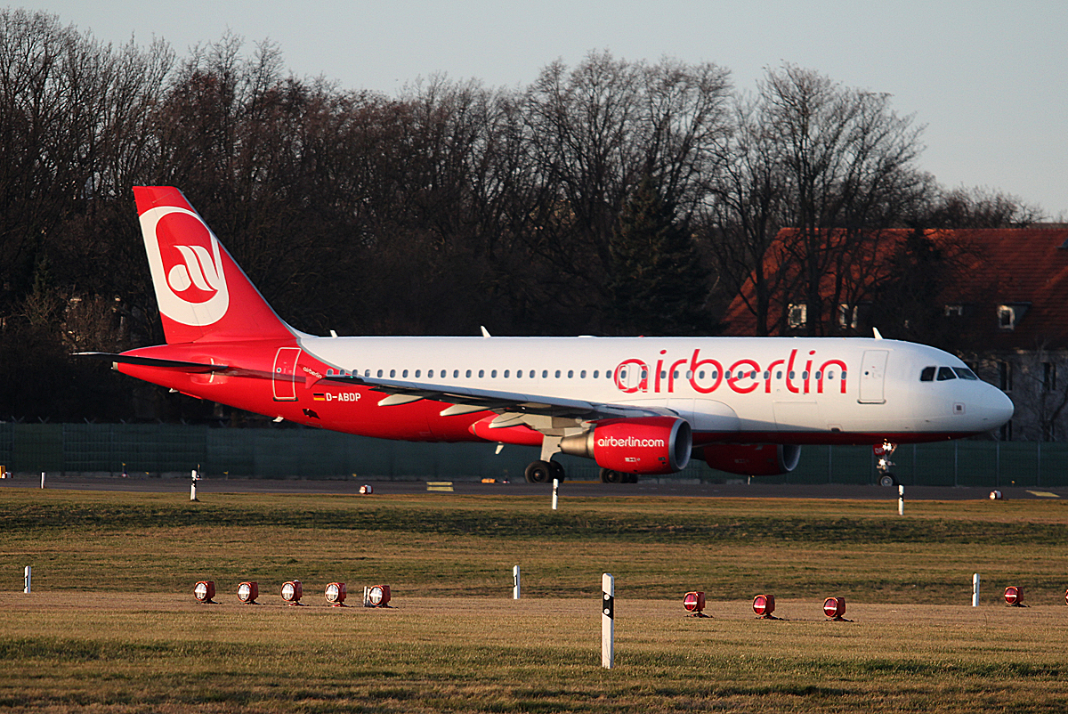 Air Berlin A 320-214 D-ABDP kurz vor dem Start in Berlin-Tegel am 08.02.2014