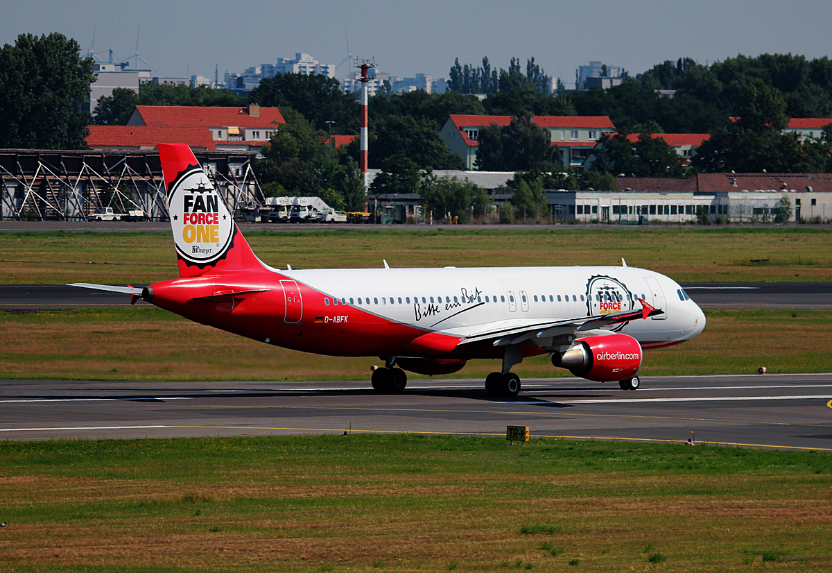 Air Berlin A 320-214 D-ABFK beim Start in Berlin-Tegel am 11.07.2014