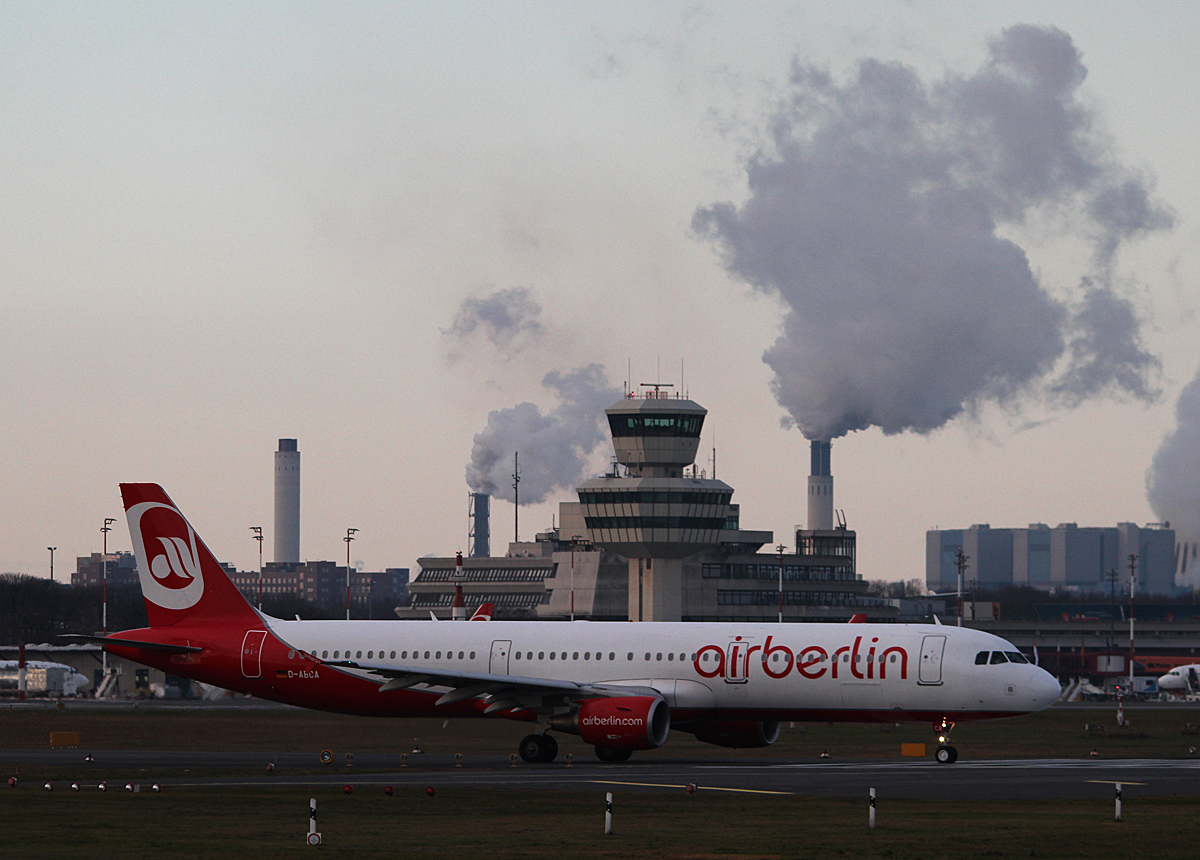 Air Berlin A 321-211 D-ABCA kurz vor dem Start in Berlin-Tegel am 11.01.2014
