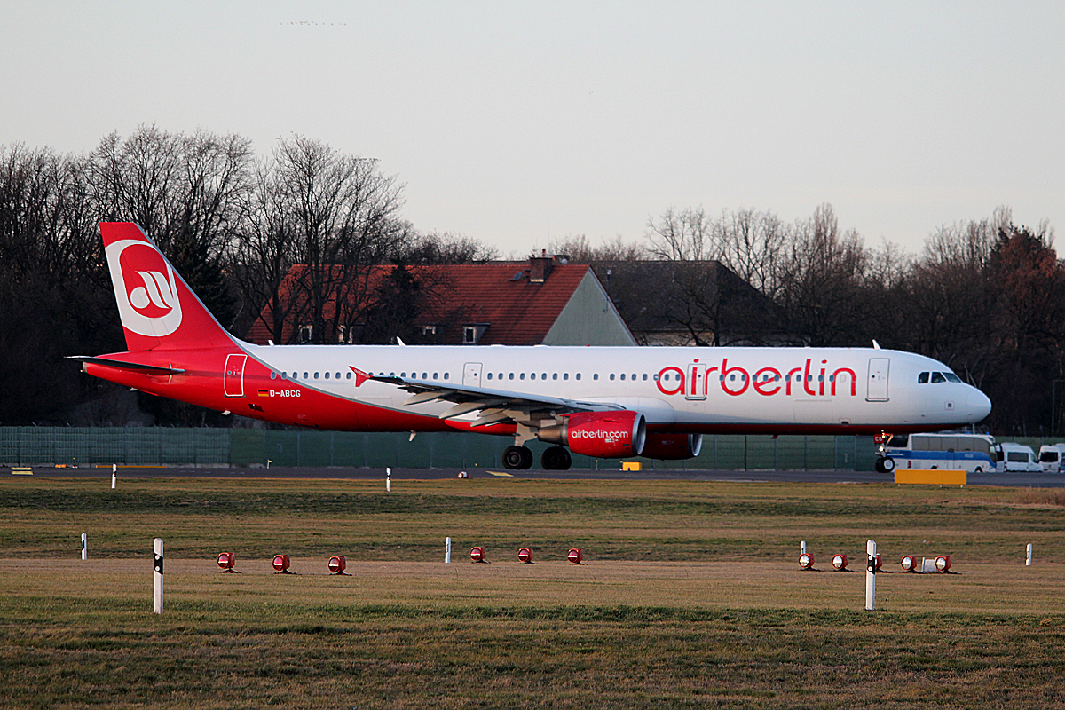 Air Berlin A 321-211 D-ABCG kurz vor dem Start in Berlin-Tegel am 08.02.2014