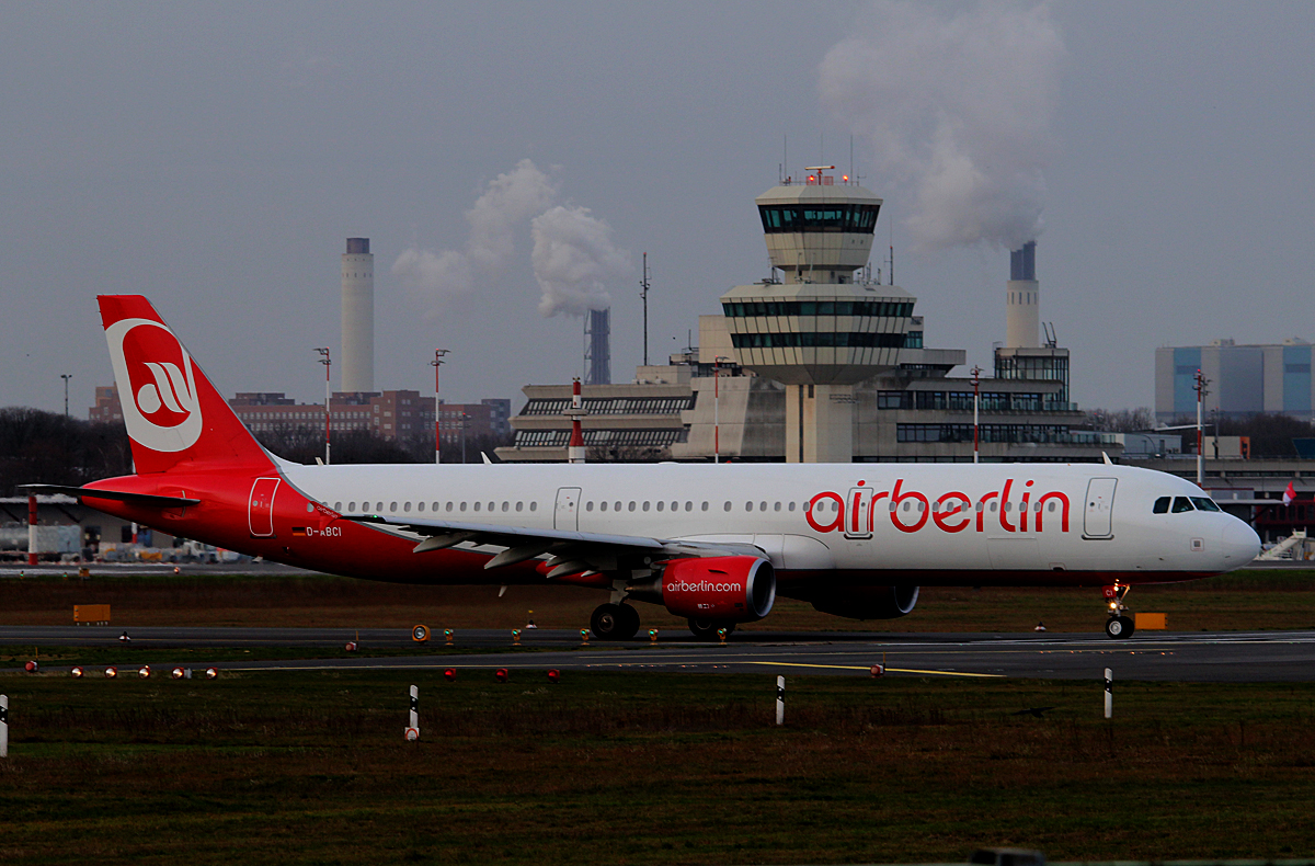 Air Berlin A 321-211 D-ABCI kurz vor dem Start in Berlin-Tegel am 03.01.2015