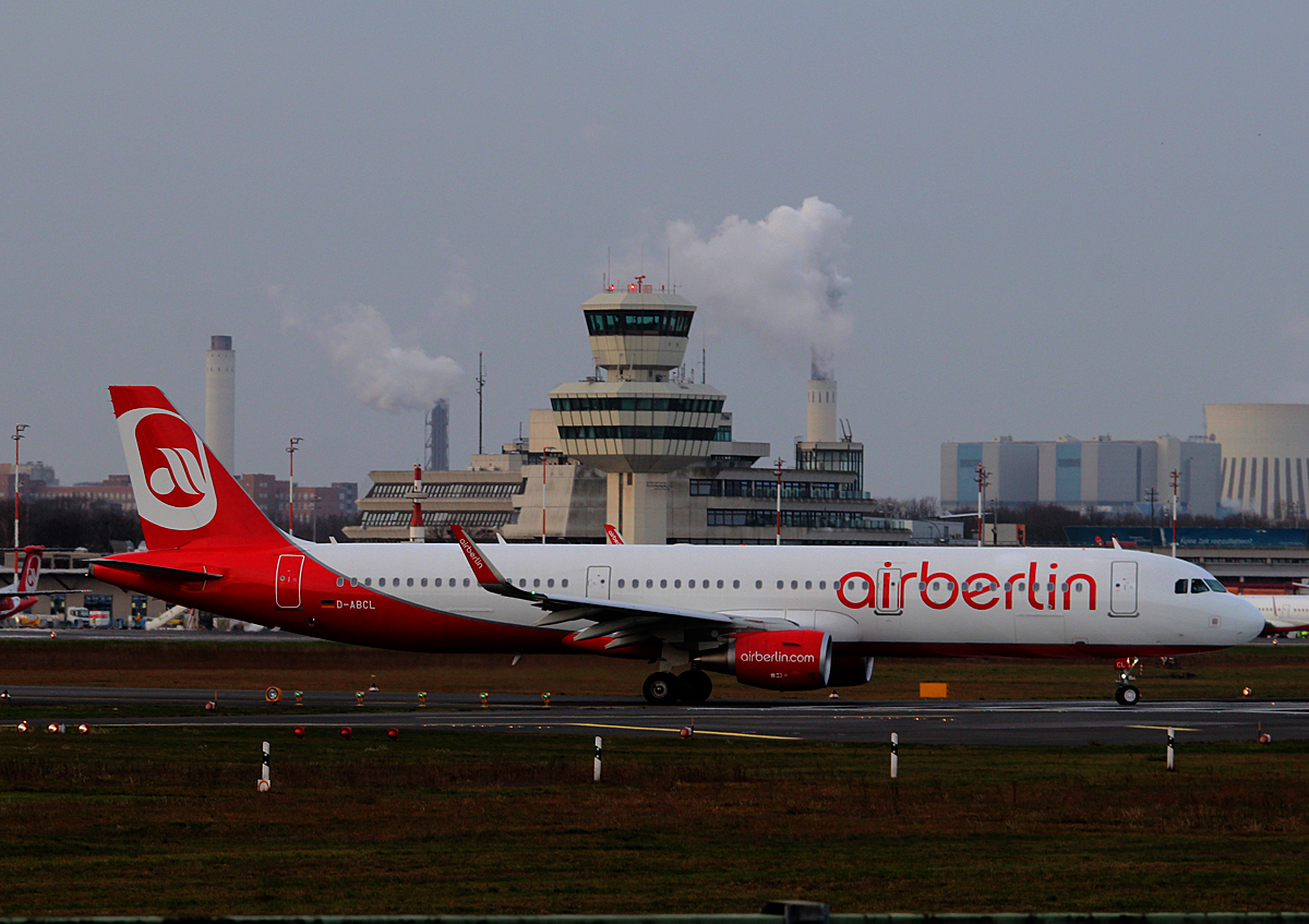 Air Berlin A 321-211 D-ABCL kurz vor dem Start in Berlin-Tegel am 03.01.2015
