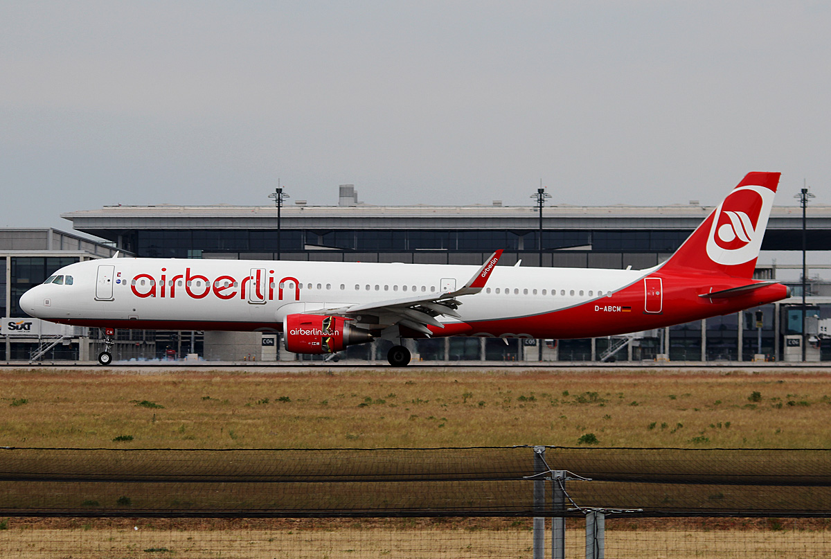 Air Berlin A 321-211 D-ABCM nach der Landung in Berlin-Schnefeld(BER) am 06.06.2015 (Uefa CL-Finale 2015)